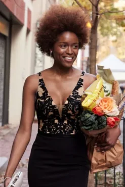 Embellished Crepe Plunge Mermaid Dress -Kelly Shop D28NY22557 1 PDP Crop JAN19 1920x2880