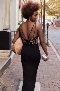 Embellished Crepe Plunge Mermaid Dress -Kelly Shop D28NY22557 PDP Crop FEB6 1920x2880