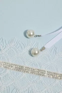 Eyelash Lace And Rhinestone Shoe Jewelry -Kelly Shop DB215401 MWHITE JWLY PROD12 050