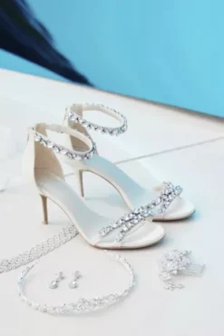 Crested Crystal Embellished Tiara -Kelly Shop H971 PDP Crop 1920x2880