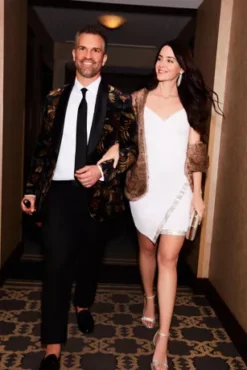 Pull-Through Faux-Fur Shoulder Wrap -Kelly Shop OW2137 PDP Crop JAN12 1920x2880