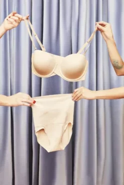 Maidenform Stay Put Convertible Strapless Bra 15 Maidenform Stay Put Convertible Strapless Bra -Kelly Shop SE6990 PDP Crop Mar3 21 1920x2880