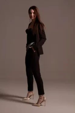 Satin Waistband Fitted Suit Pants -Kelly Shop WG4001 10 PDP Crop JUN25 1920x2880